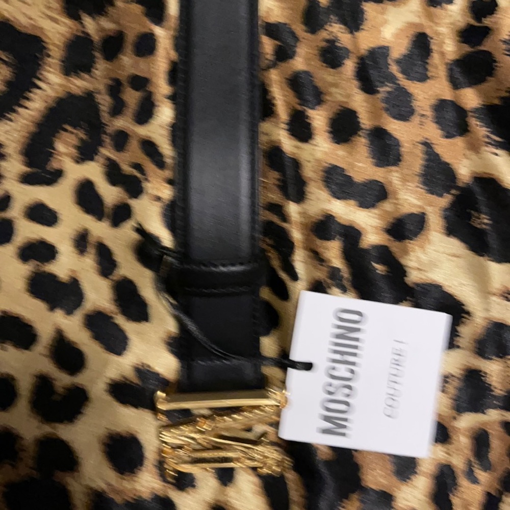 Nice woman moschino belt brand new!